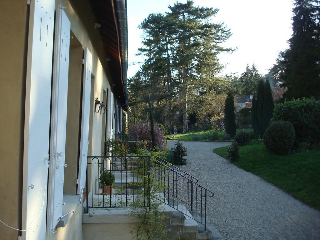 Apartamento Les Communs Du Manoir Écully Habitación foto