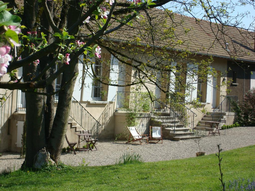 Apartamento Les Communs Du Manoir Écully Habitación foto