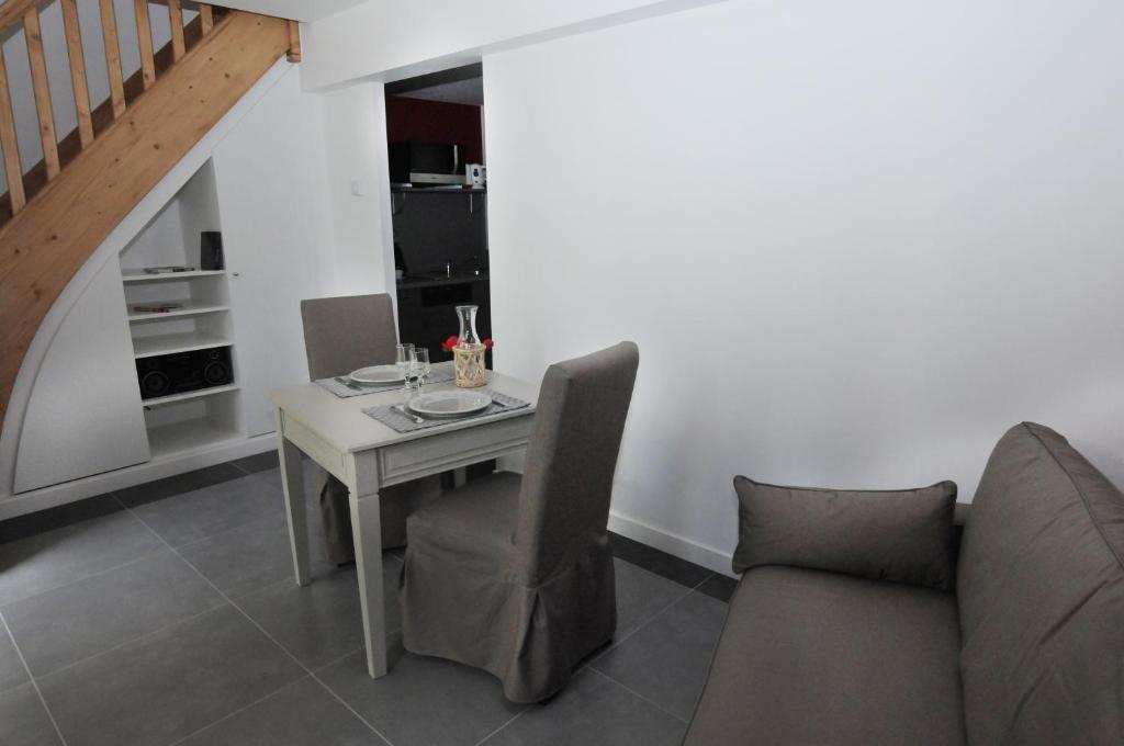 Apartamento Les Communs Du Manoir Écully Habitación foto