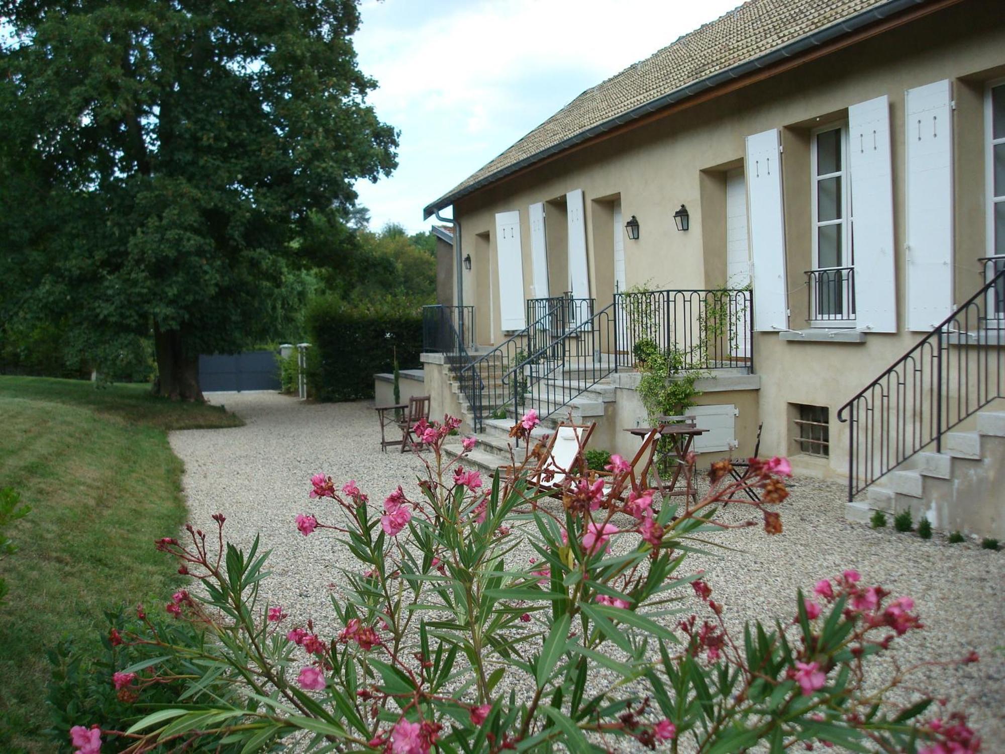 Apartamento Les Communs Du Manoir Écully Exterior foto