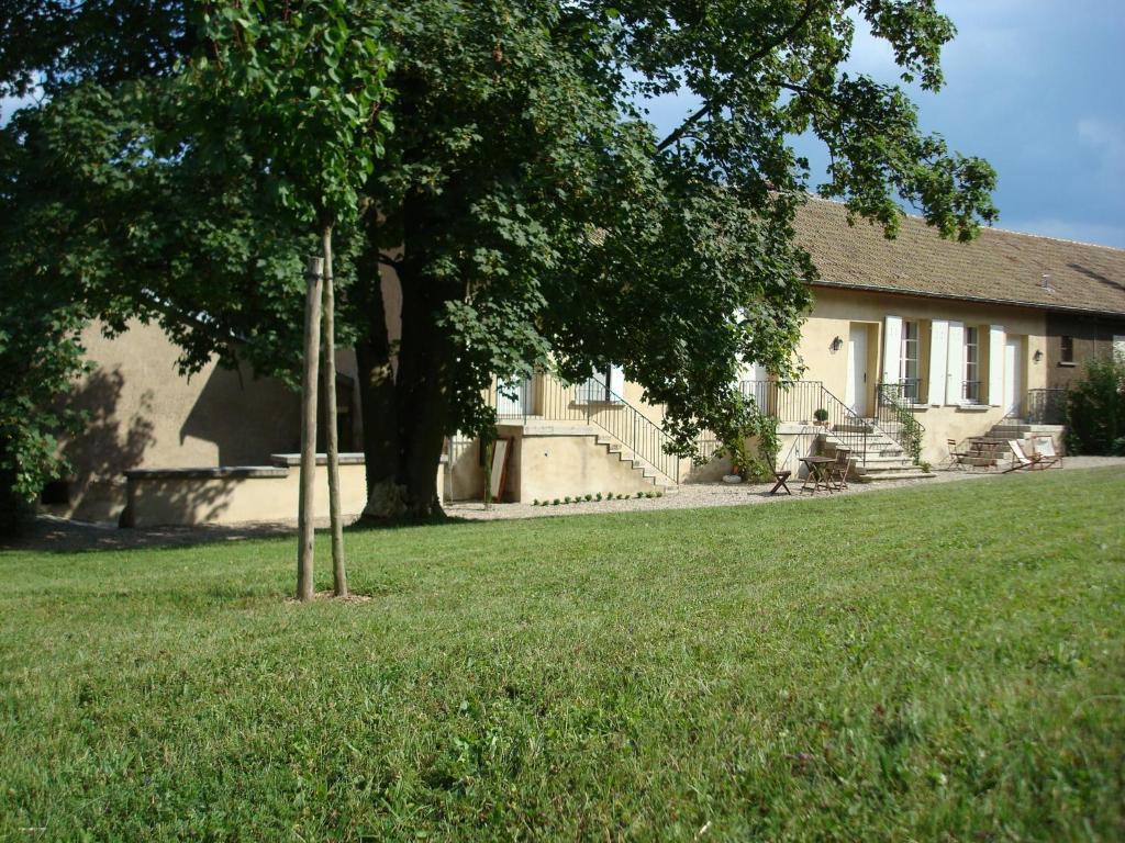 Apartamento Les Communs Du Manoir Écully Exterior foto