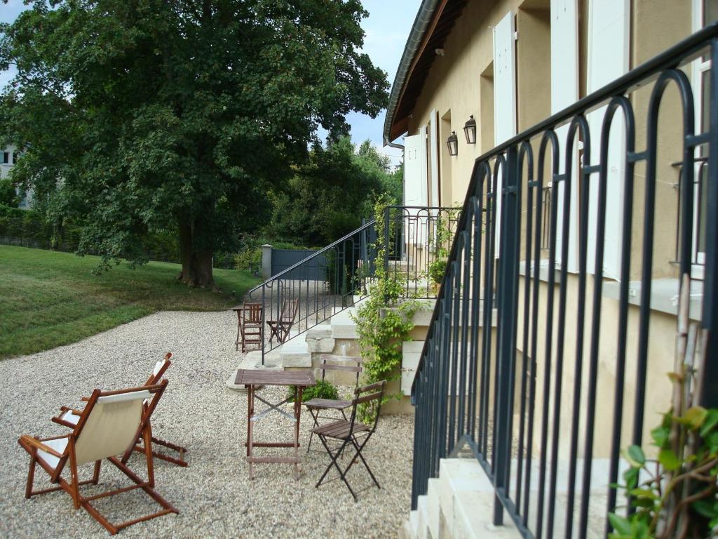 Apartamento Les Communs Du Manoir Écully Exterior foto