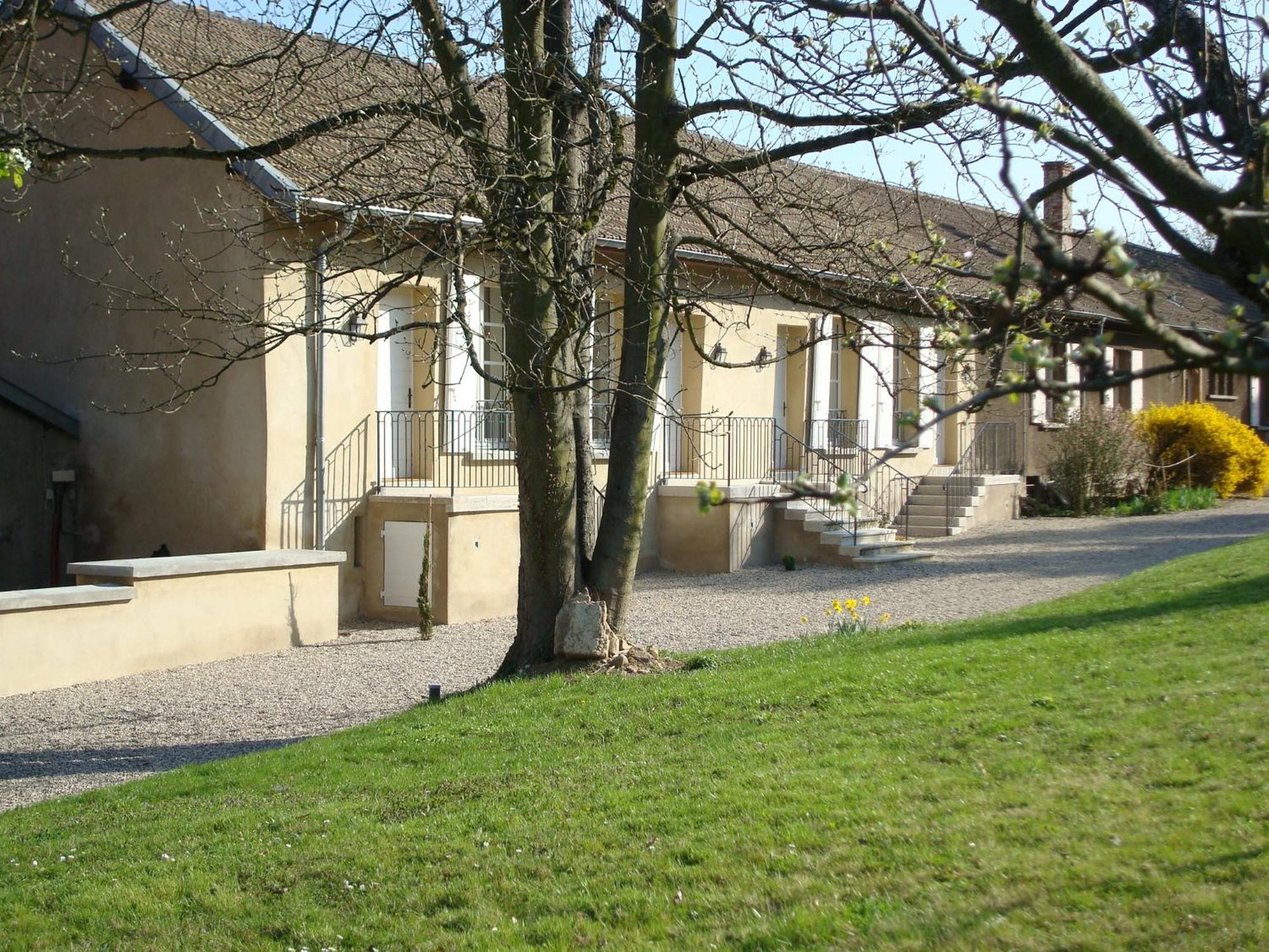 Apartamento Les Communs Du Manoir Écully Exterior foto