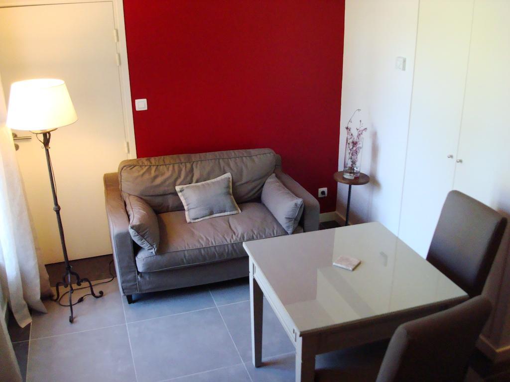 Apartamento Les Communs Du Manoir Écully Exterior foto